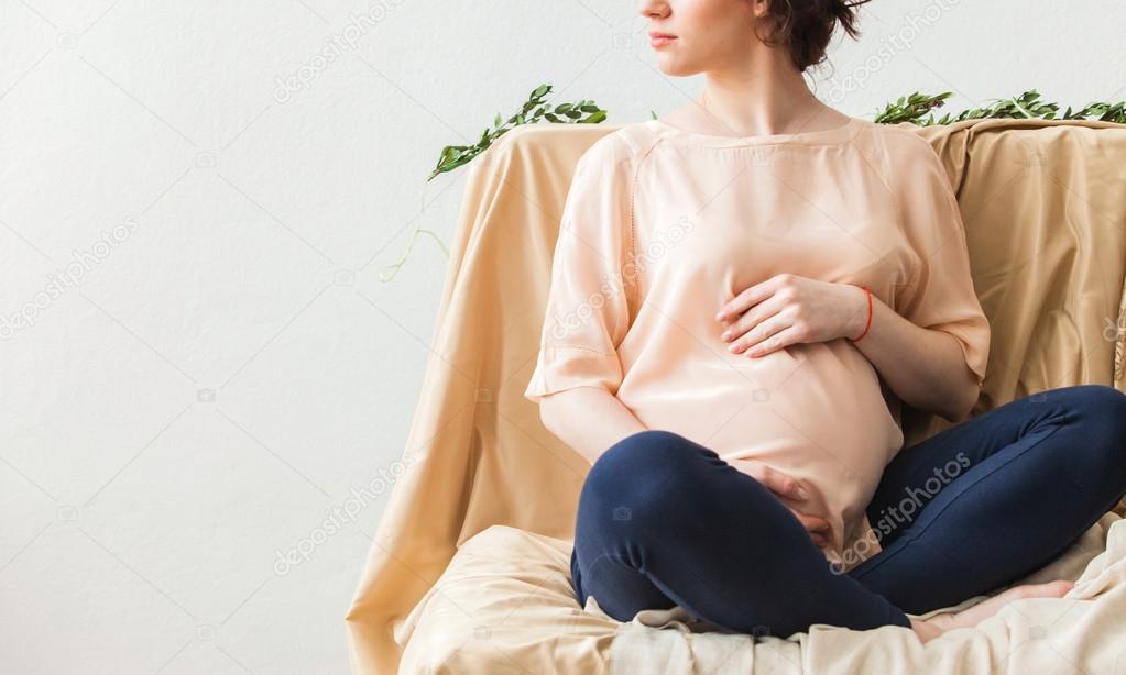 depositphotos_106164396-stock-photo-young-pregnant-woman.jpg